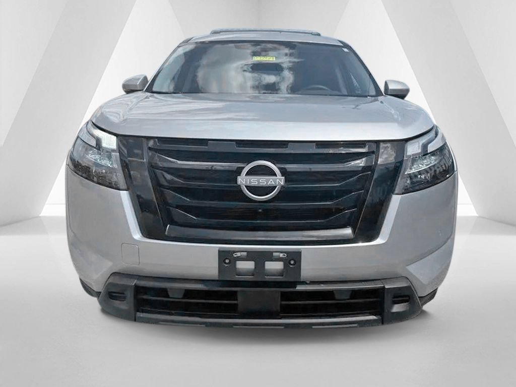 Used 2025 Nissan Pathfinder SL w/ Black Appearance Package AWD/4WD image 2