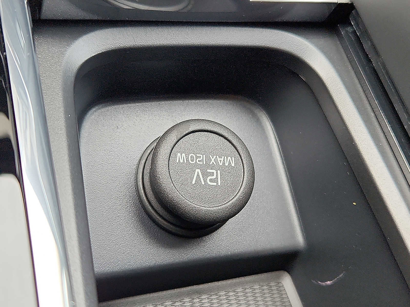 Used 2025 Volvo XC60 T8 Plus w/ Protection Package Premier image 25