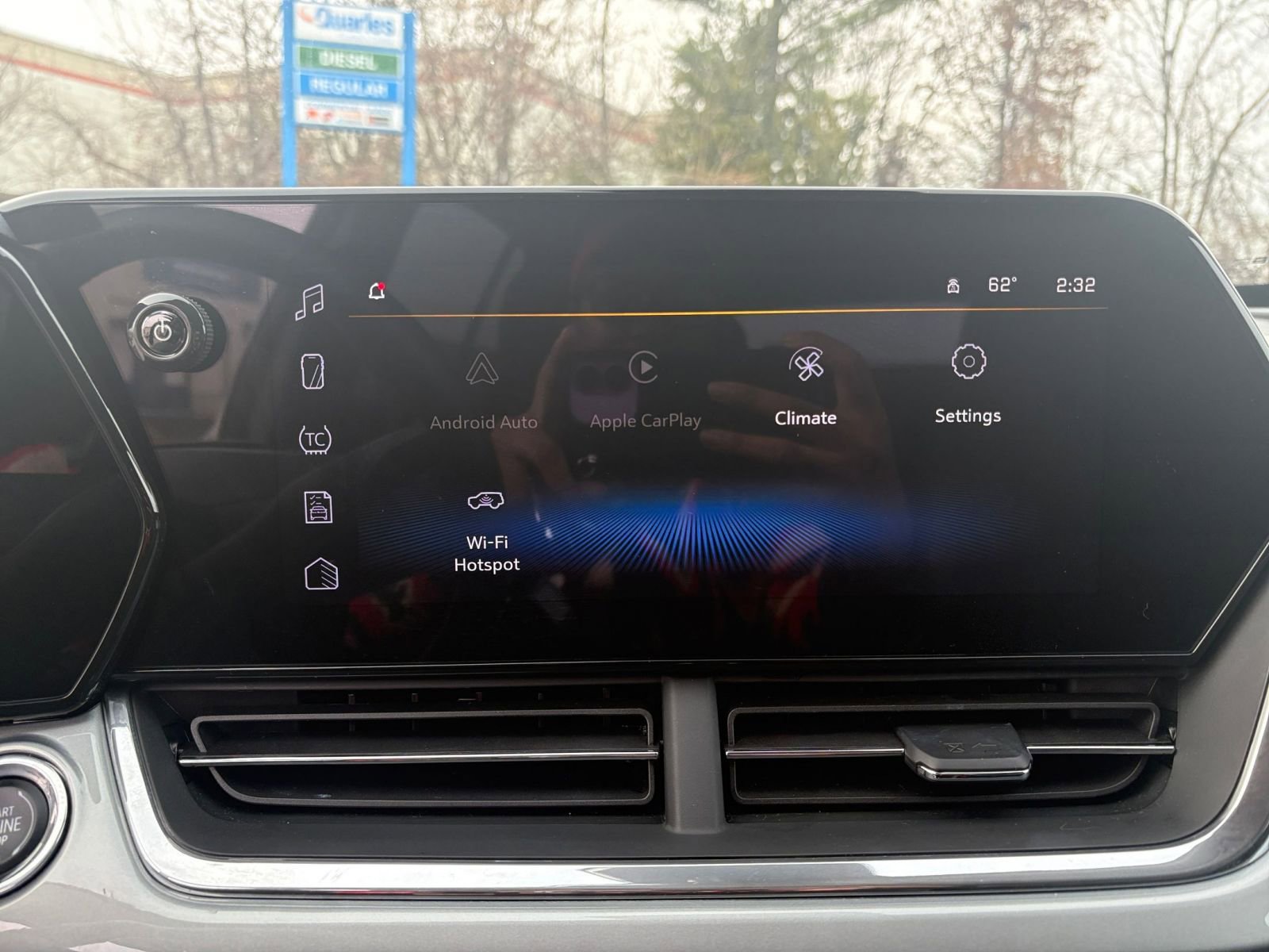 Used 2025 Chevrolet Trax LT w/ LT Convenience Package image 21