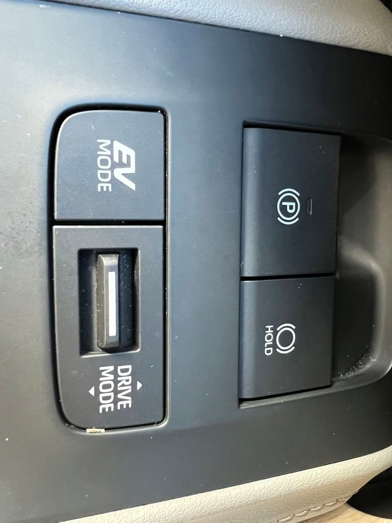 Used 2023 Toyota Venza Limited image 37