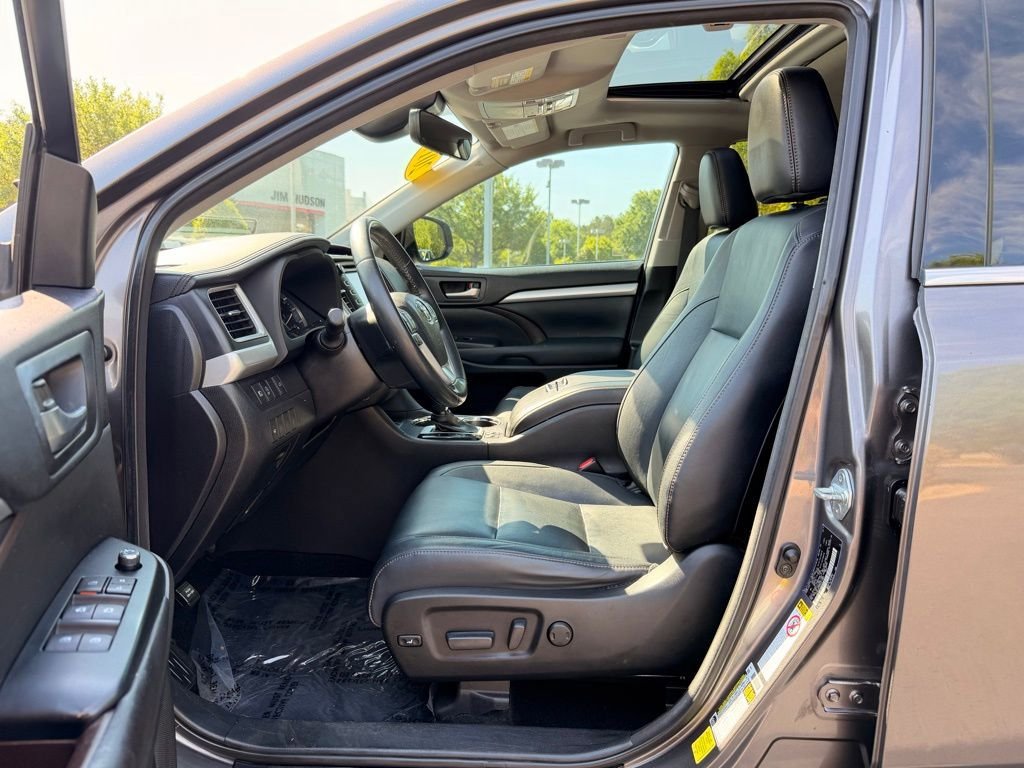 Used 2017 Toyota Highlander XLE FWD image 26