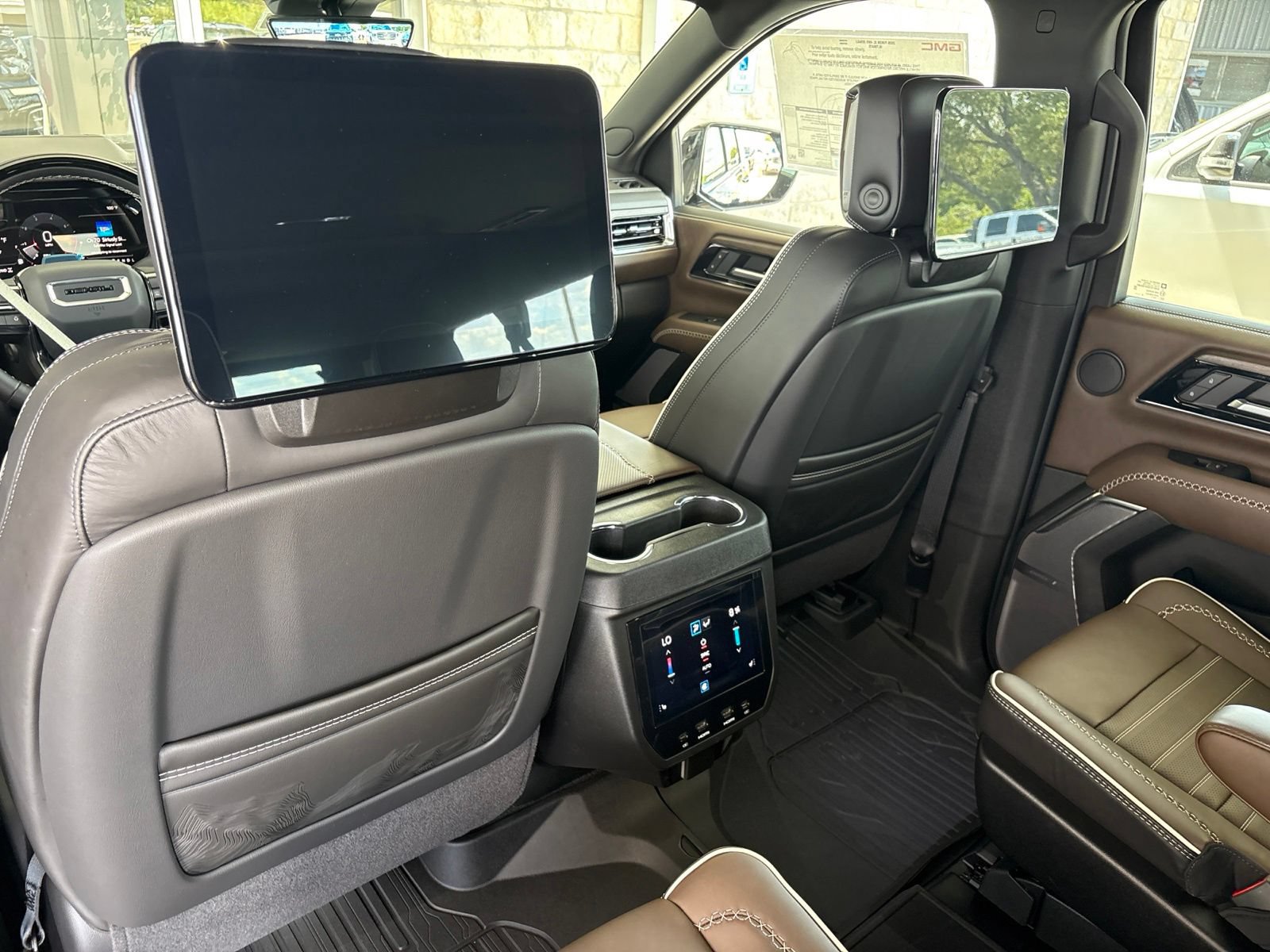 New 2026 GMC Yukon XL Denali Ultimate w/ LPO, Floor Liner Package AWD/4WD image 18