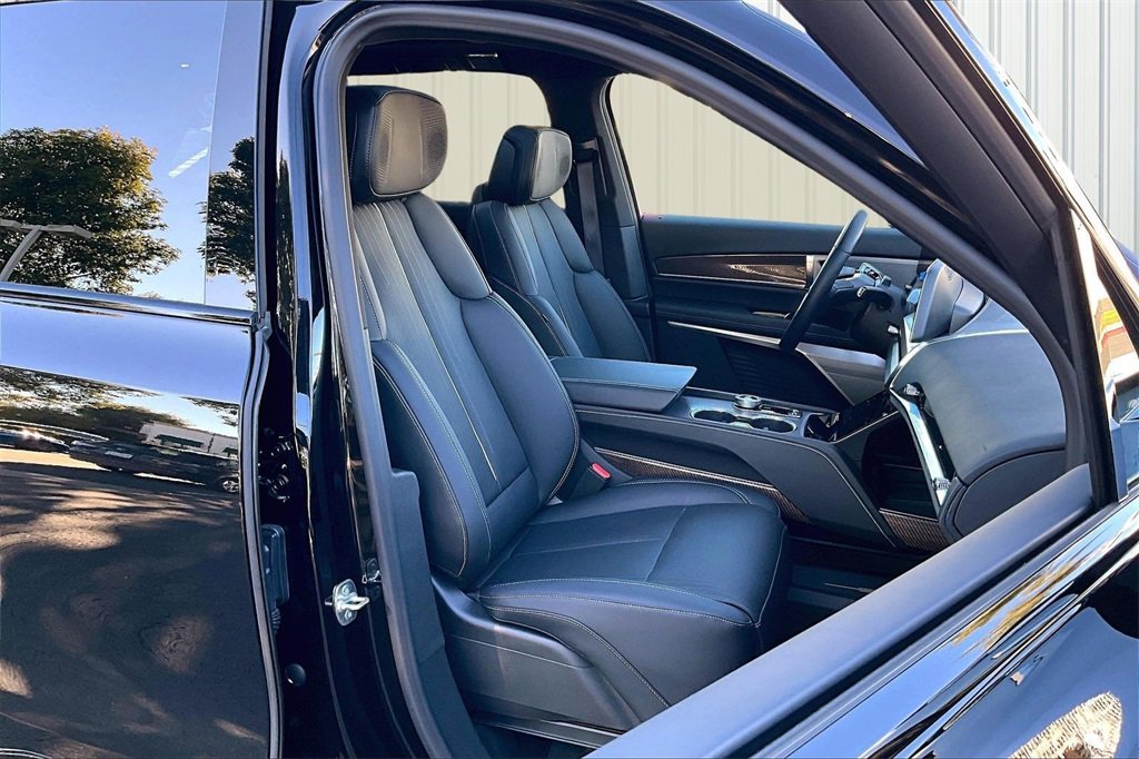 Used 2026 Cadillac Vistiq Sport image 17