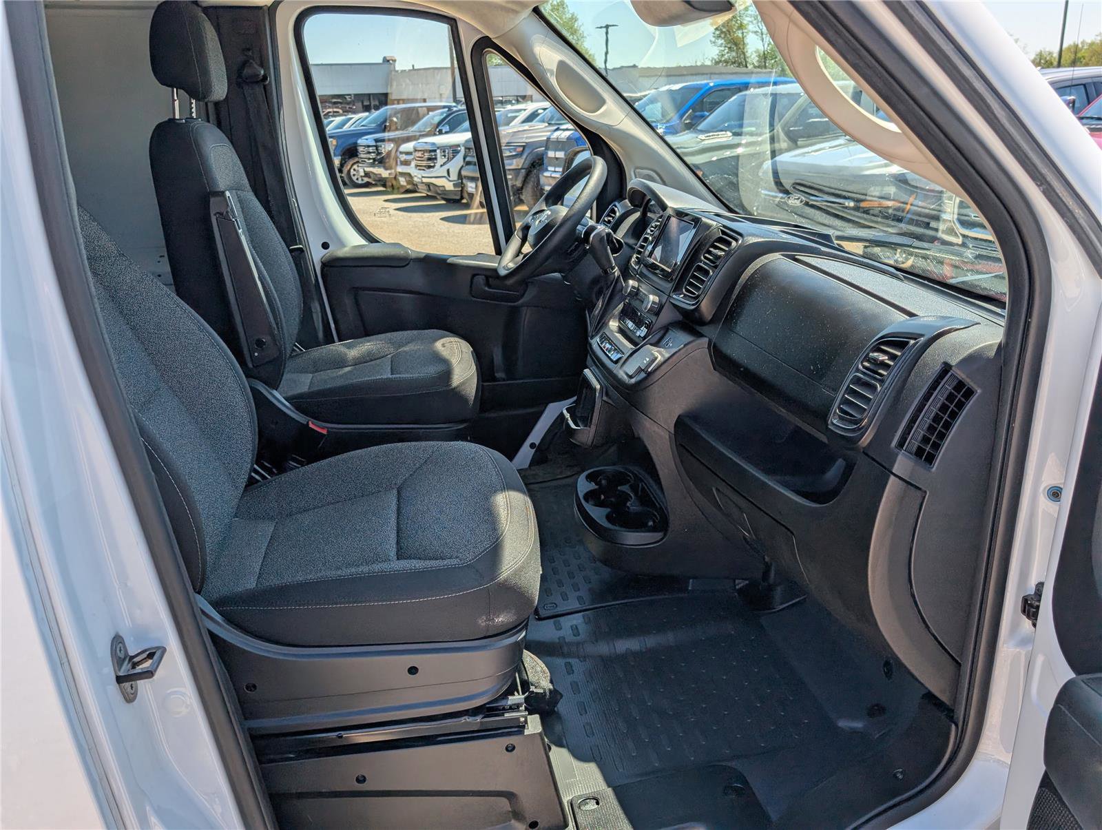 Used 2024 RAM ProMaster 2500 w/ Convenience Group FWD image 10