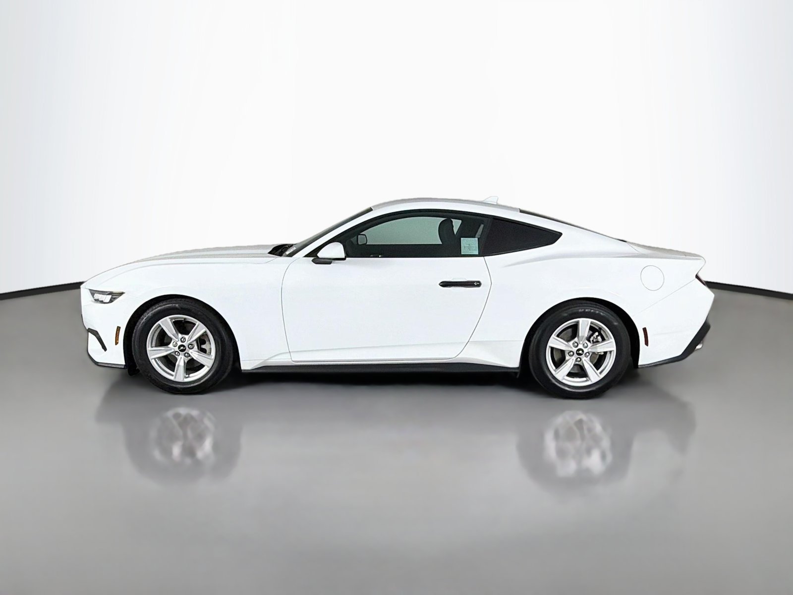 Used 2024 Ford Mustang Coupe RWD image 4