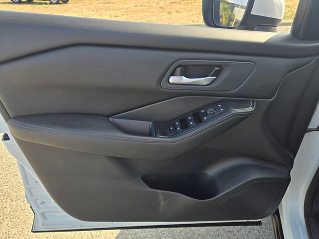 Used 2024 Nissan Rogue SV image 17