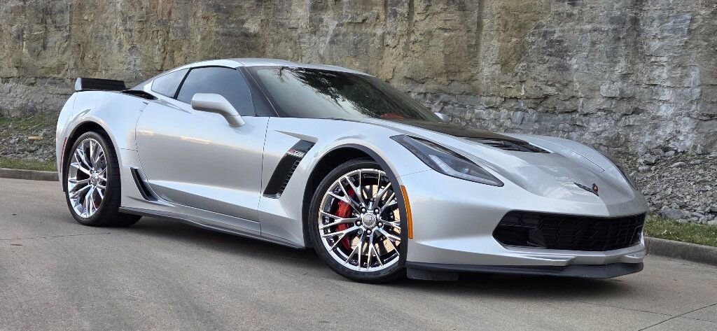 Used 2015 Chevrolet Corvette Z06 w/ 3LZ Preferred Equipment Group image 7