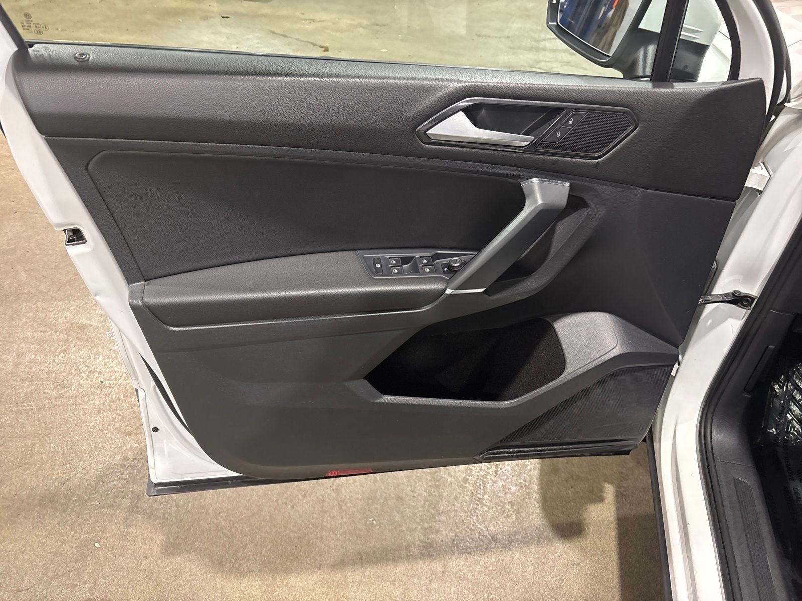 Used 2018 Volkswagen Tiguan SE image 10