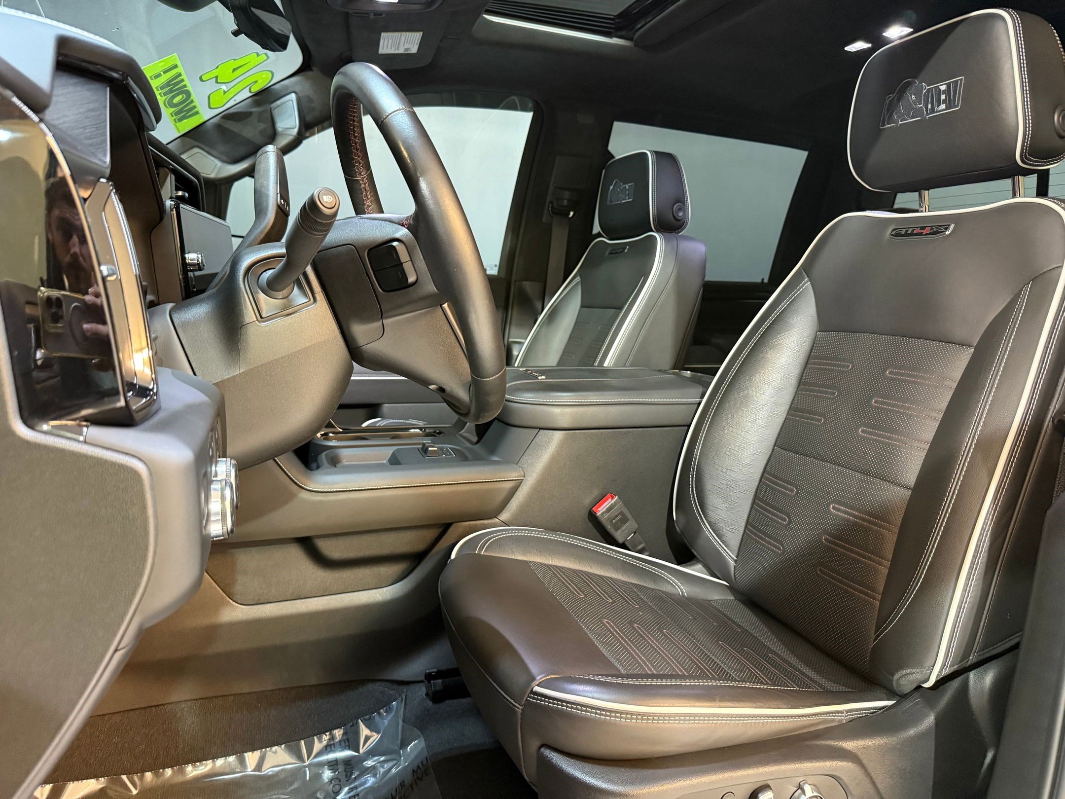 Used 2024 GMC Sierra 2500 AT4X w/ AT4X AEV Edition image 5