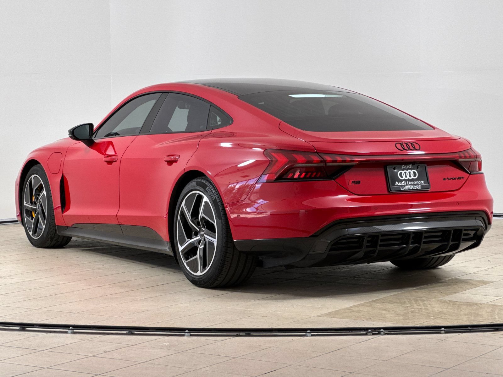 Used 2023 Audi RS e-tron GT w/ Carbon Performance Package AWD/4WD image 4