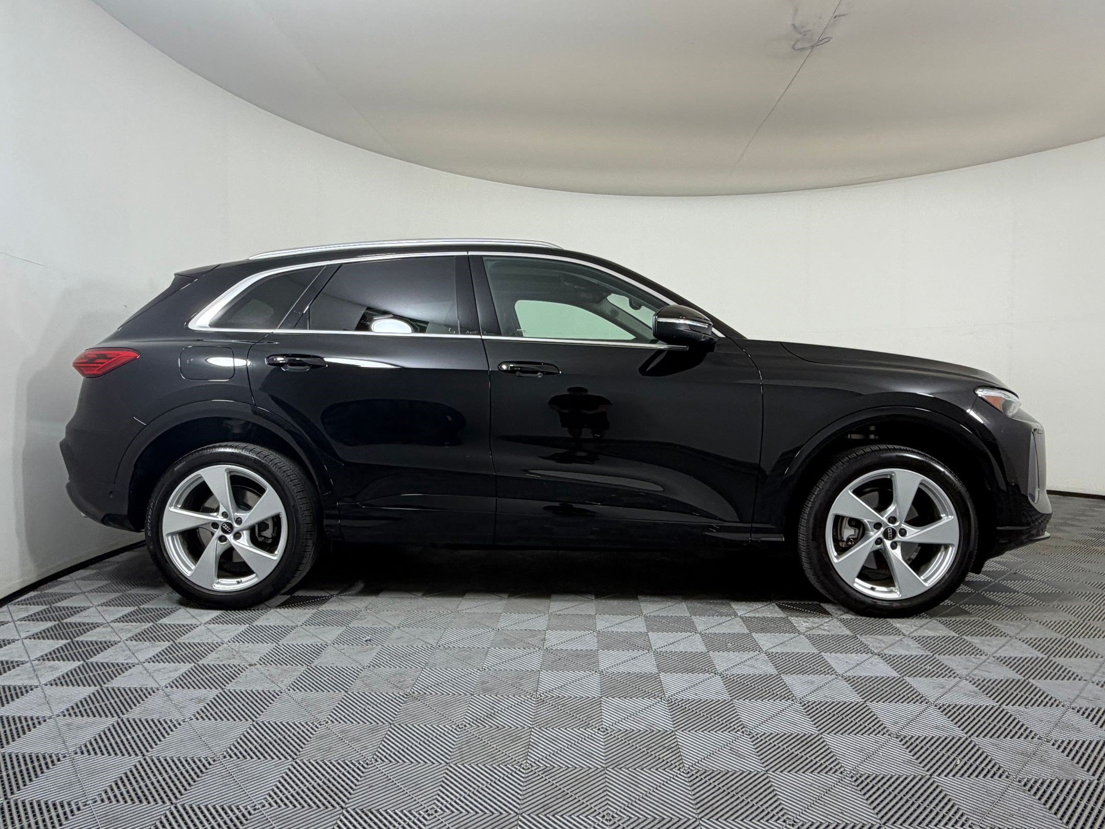 Certified 2025 Audi Q5 Premium AWD/4WD image 8