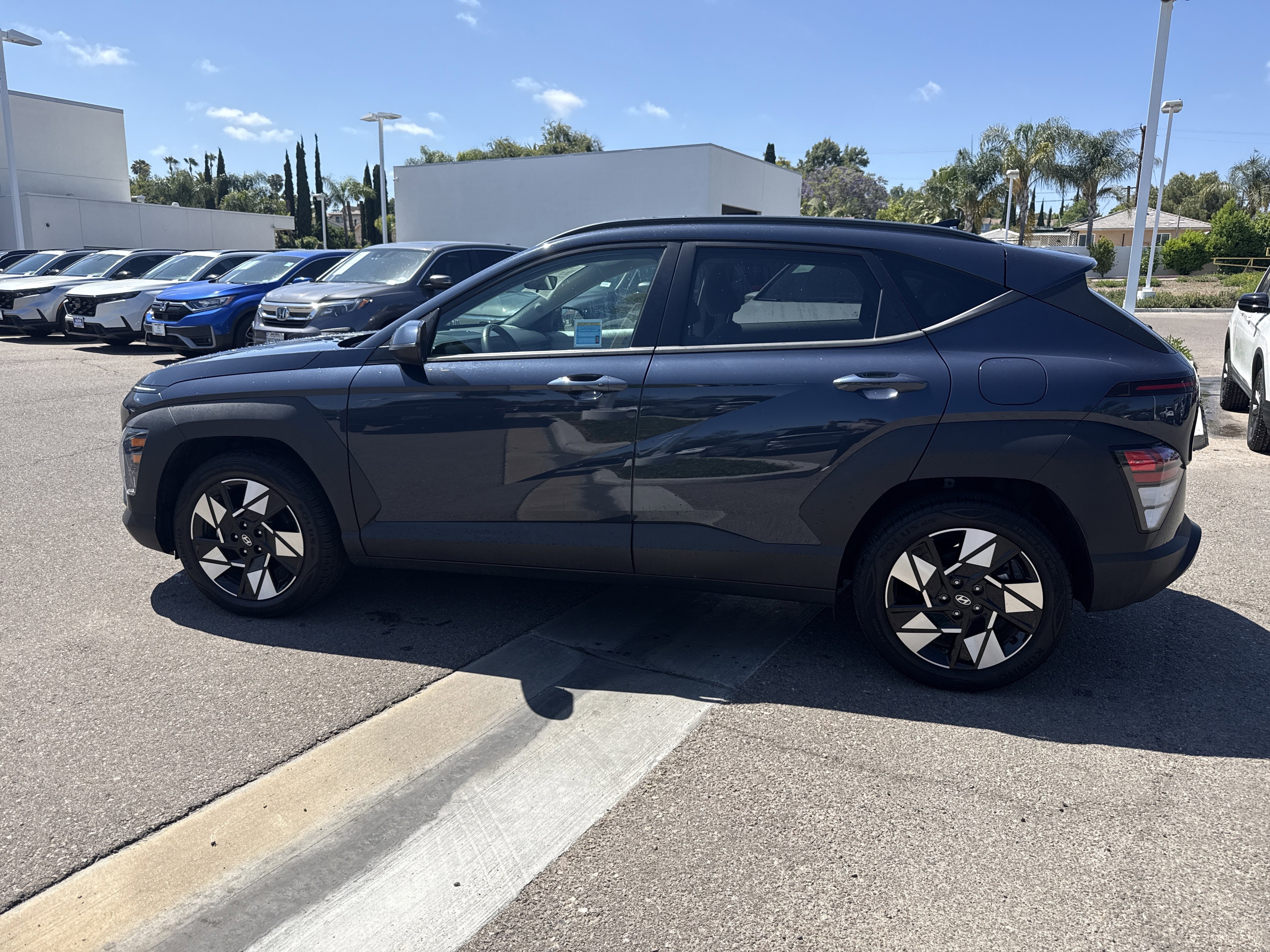 Used 2025 Hyundai Kona SEL FWD image 2