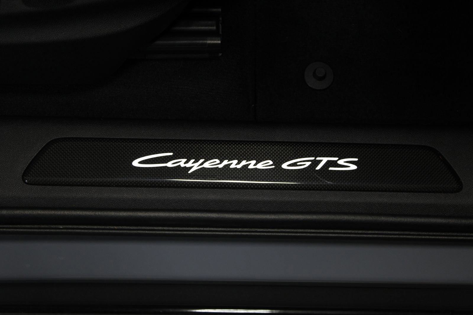 Certified 2025 Porsche Cayenne GTS AWD/4WD image 32