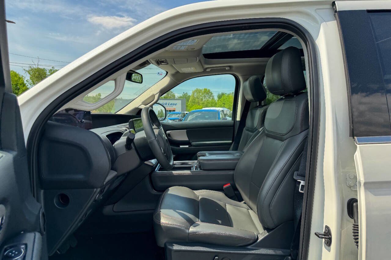 Used 2025 Ford Expedition Max Active AWD/4WD image 24