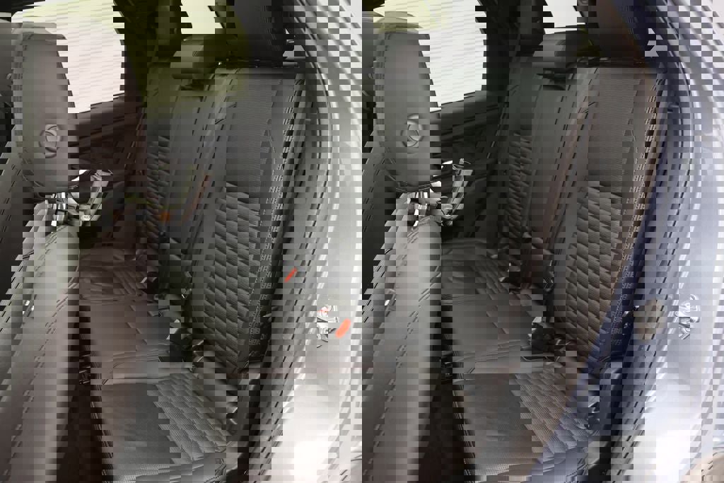 Used 2023 Land Rover Discovery Sport S image 12