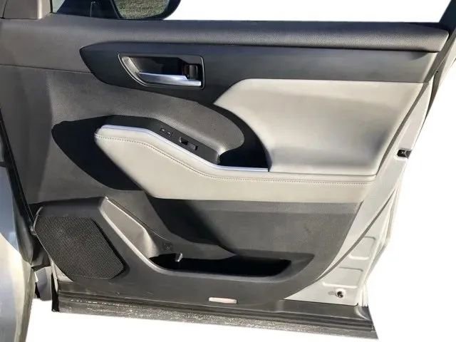 Used 2023 Toyota Highlander XLE image 21