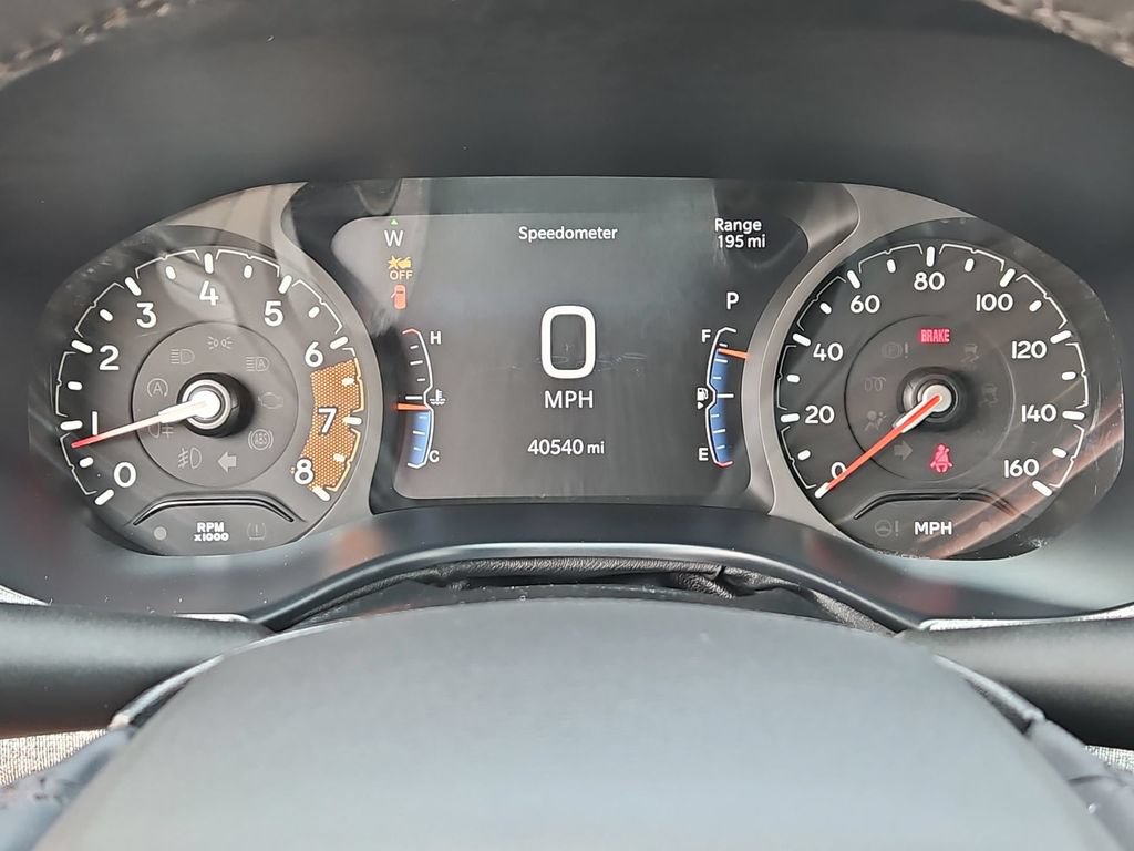 Used 2025 Jeep Compass Latitude w/ Sun & Sound Group AWD/4WD image 13