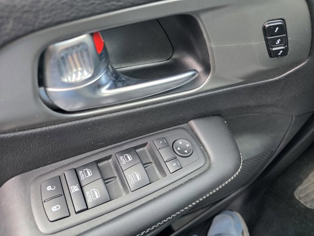 Used 2025 Chrysler Pacifica Select FWD image 8