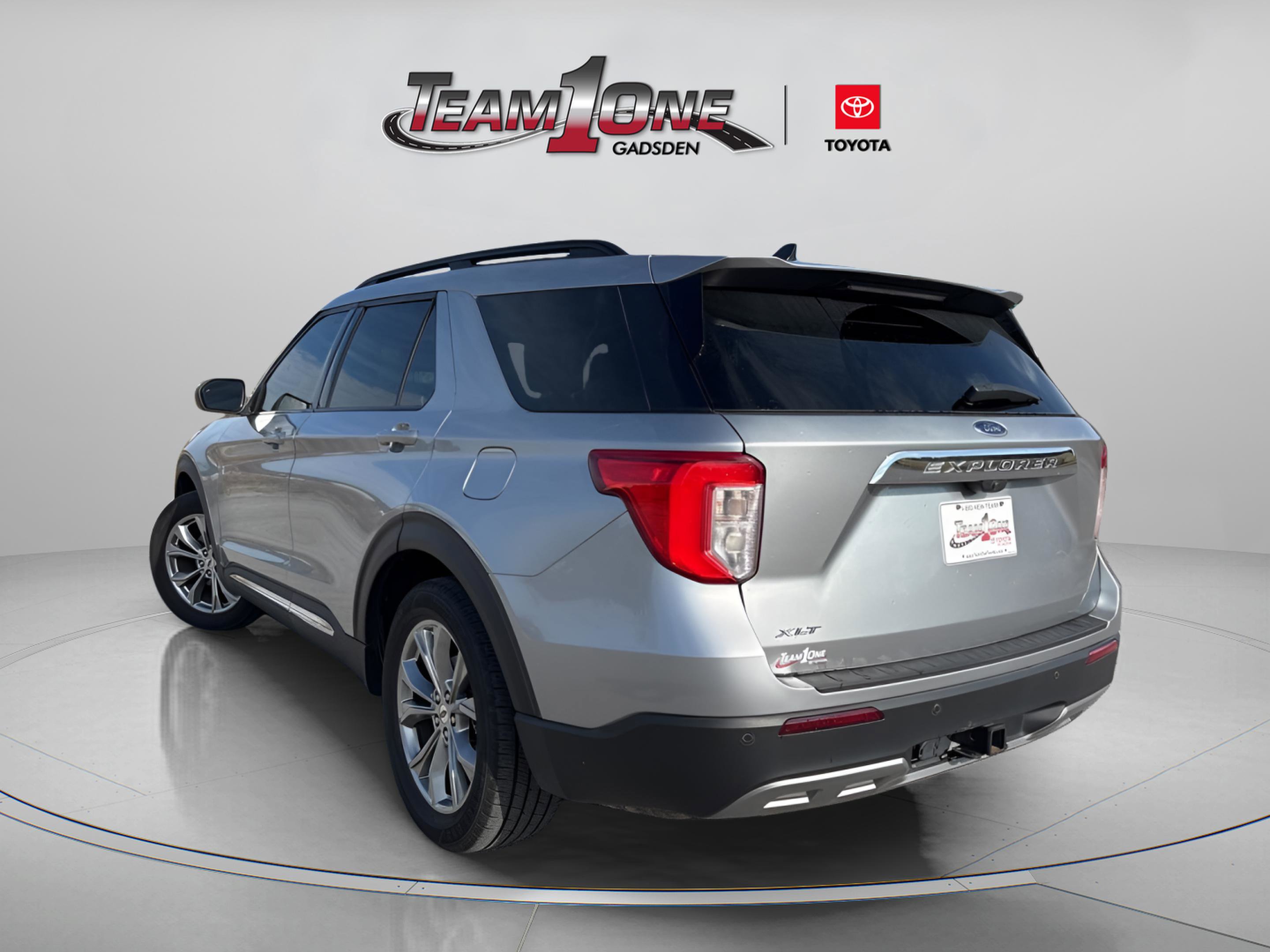 Used 2023 Ford Explorer XLT w/ Equipment Group 202A image 6