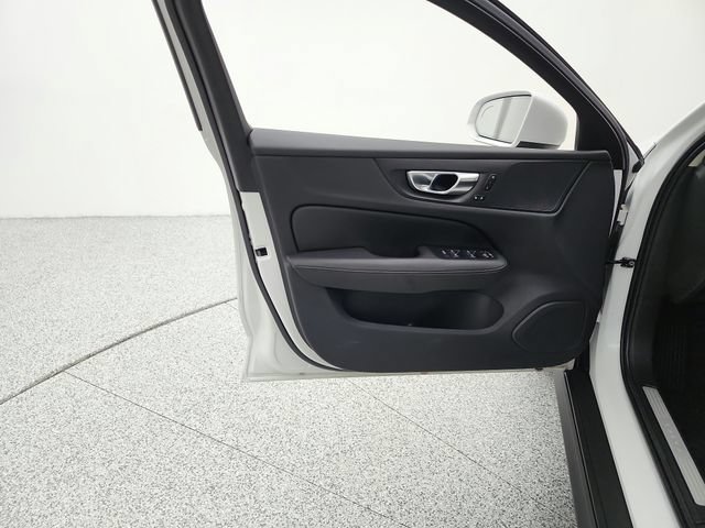 Certified 2025 Volvo V60 B5 Cross Country Plus AWD/4WD image 24