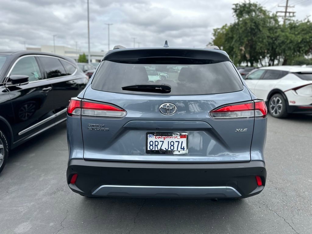 Used 2022 Toyota Corolla Cross XLE w/ Convenience Package FWD image 5