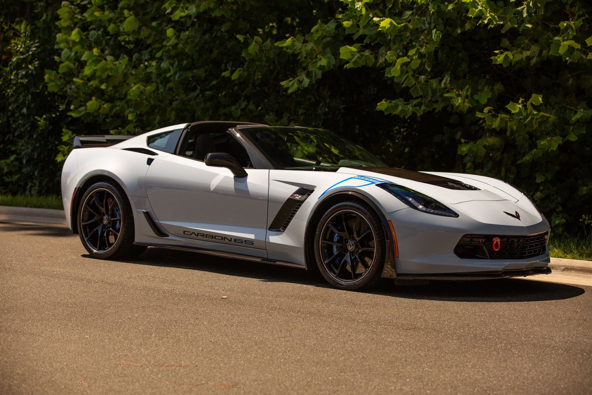 Used 2018 Chevrolet Corvette Z06 w/ Carbon 65 Edition RWD image 5