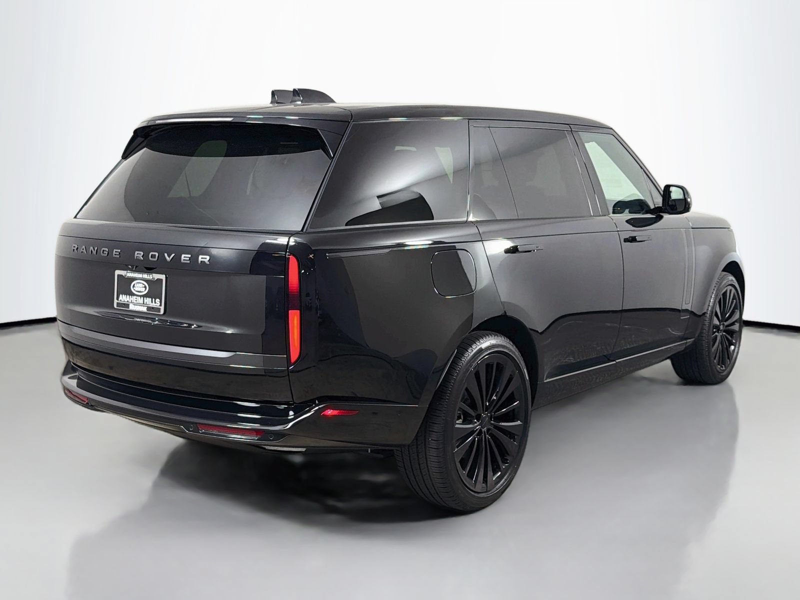 New 2026 Land Rover Range Rover Long Wheelbase SE AWD/4WD image 5