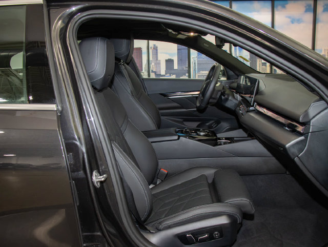 Used 2024 BMW i5 eDrive40i w/ Premium Package RWD image 19
