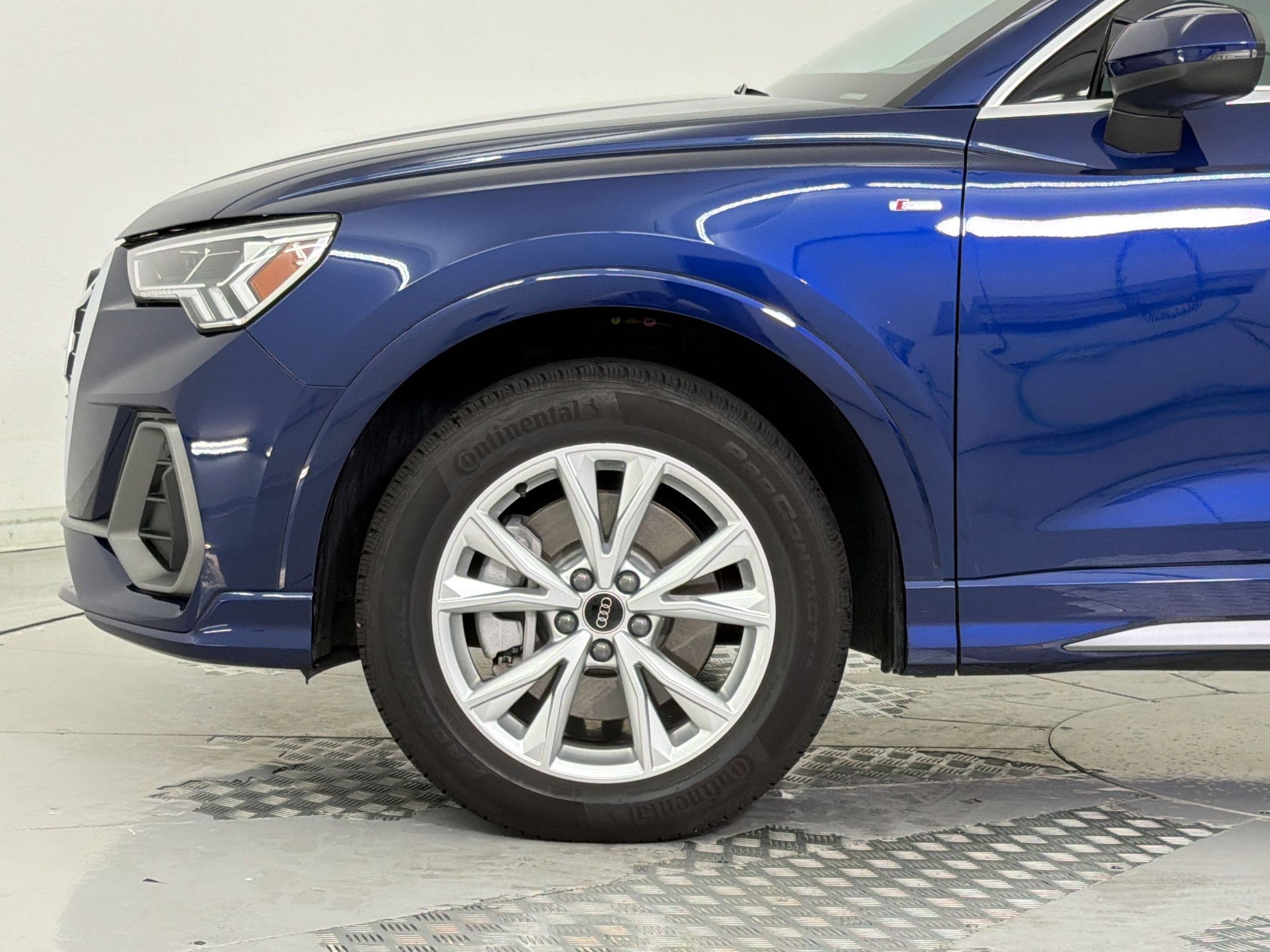 Certified 2025 Audi Q3 2.0T Premium w/ Convenience Package AWD/4WD image 12