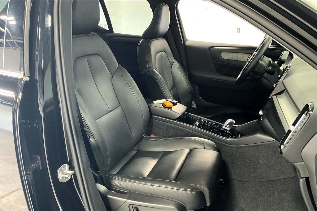 Used 2024 Volvo XC40 B5 Plus w/ Climate Package image 10