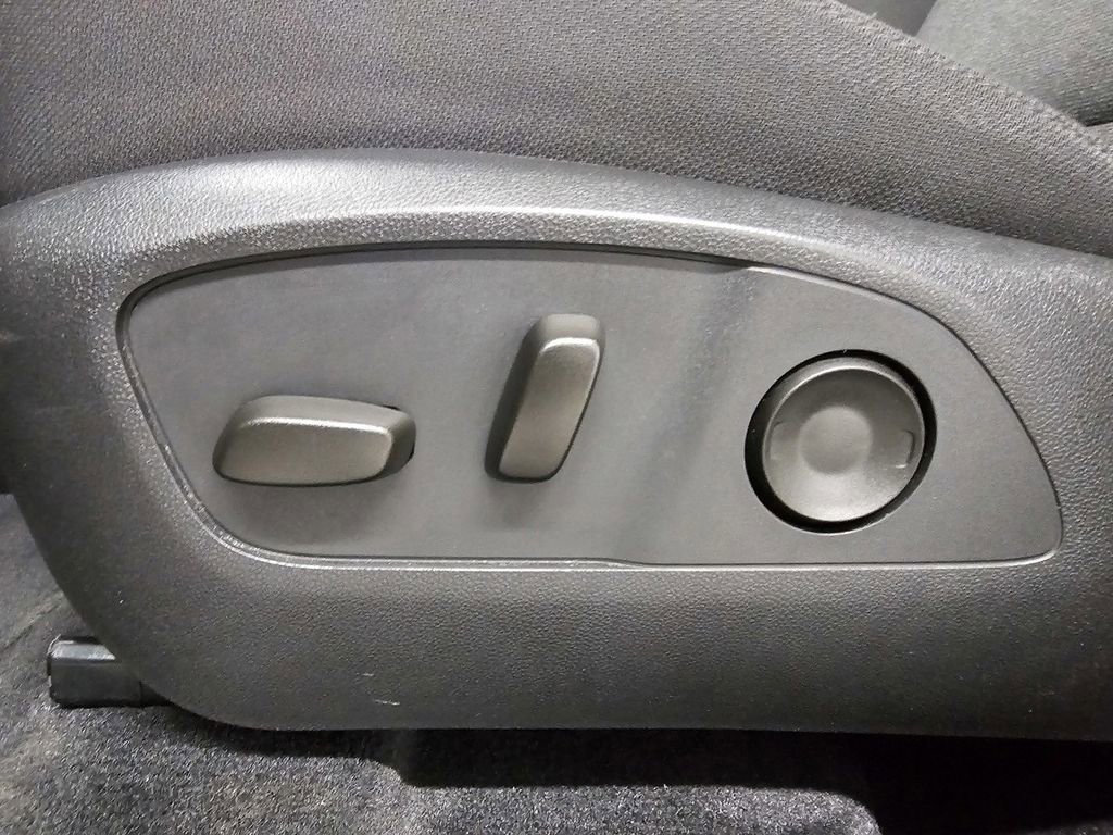 Used 2025 GMC Acadia Elevation image 15
