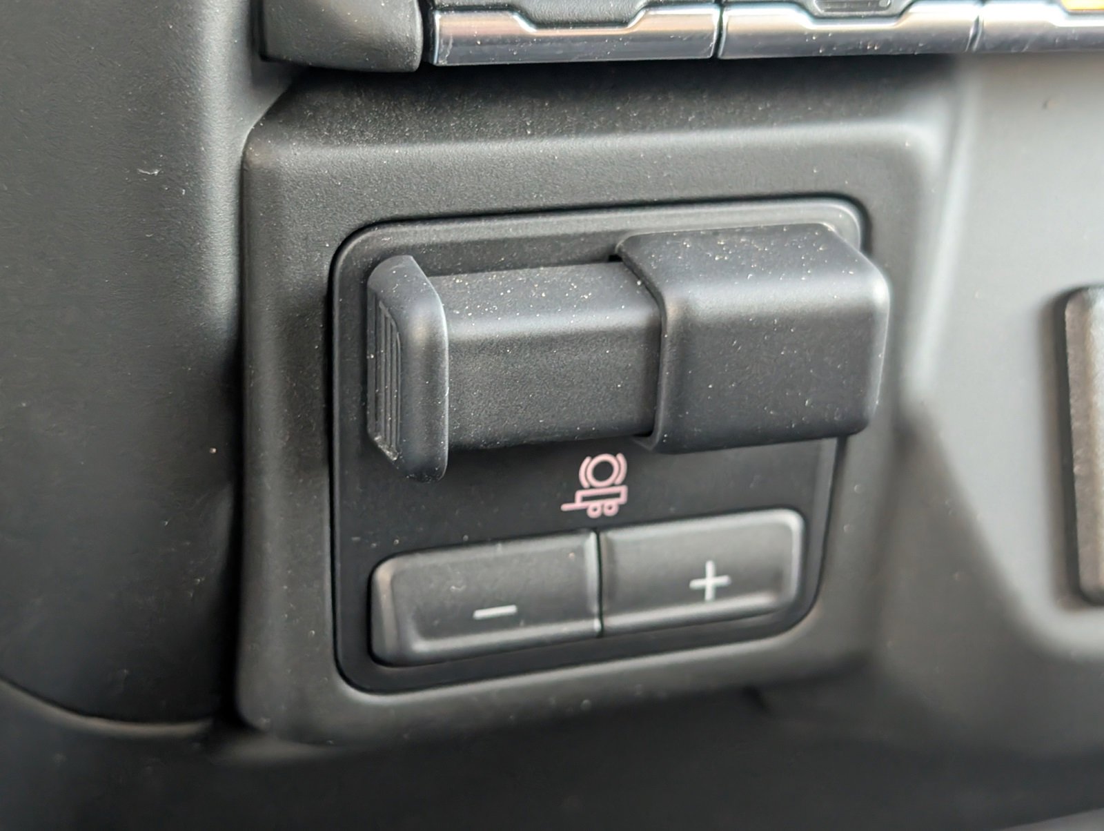 Used 2025 Chevrolet Silverado 1500 Custom image 13