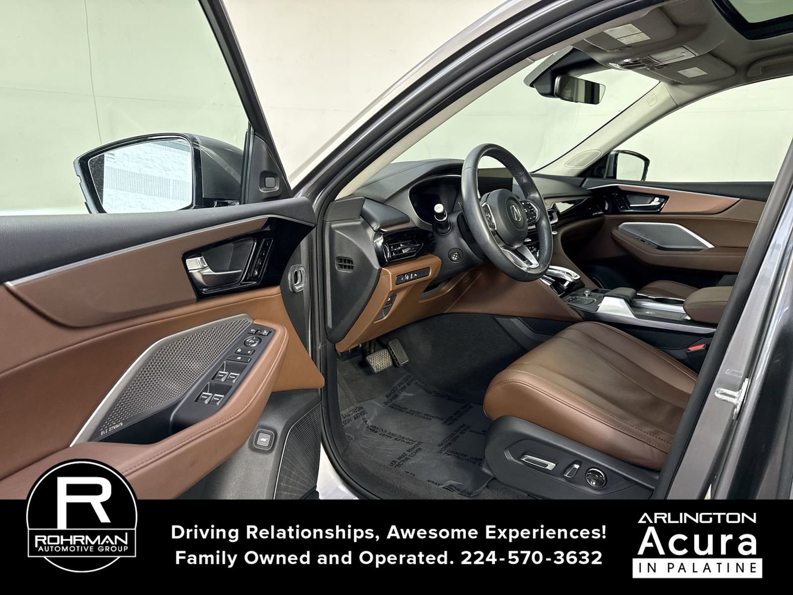 Used 2023 Acura MDX SH-AWD w/ Technology Package image 4