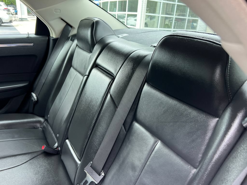 Used 2010 Chrysler 300 Touring RWD image 15