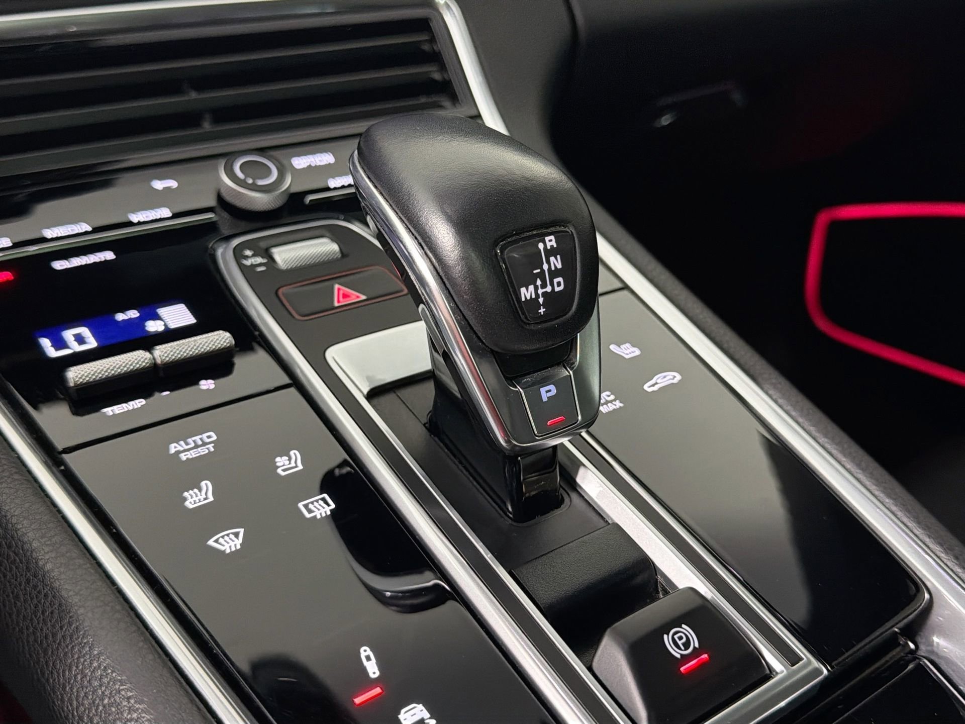 Certified 2023 Porsche Panamera Platinum Edition w/ Sport Chrono Package image 34