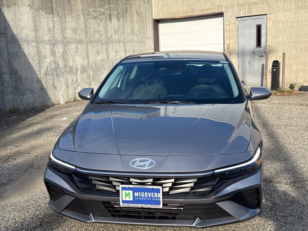 Certified 2025 Hyundai Elantra SE FWD image 10
