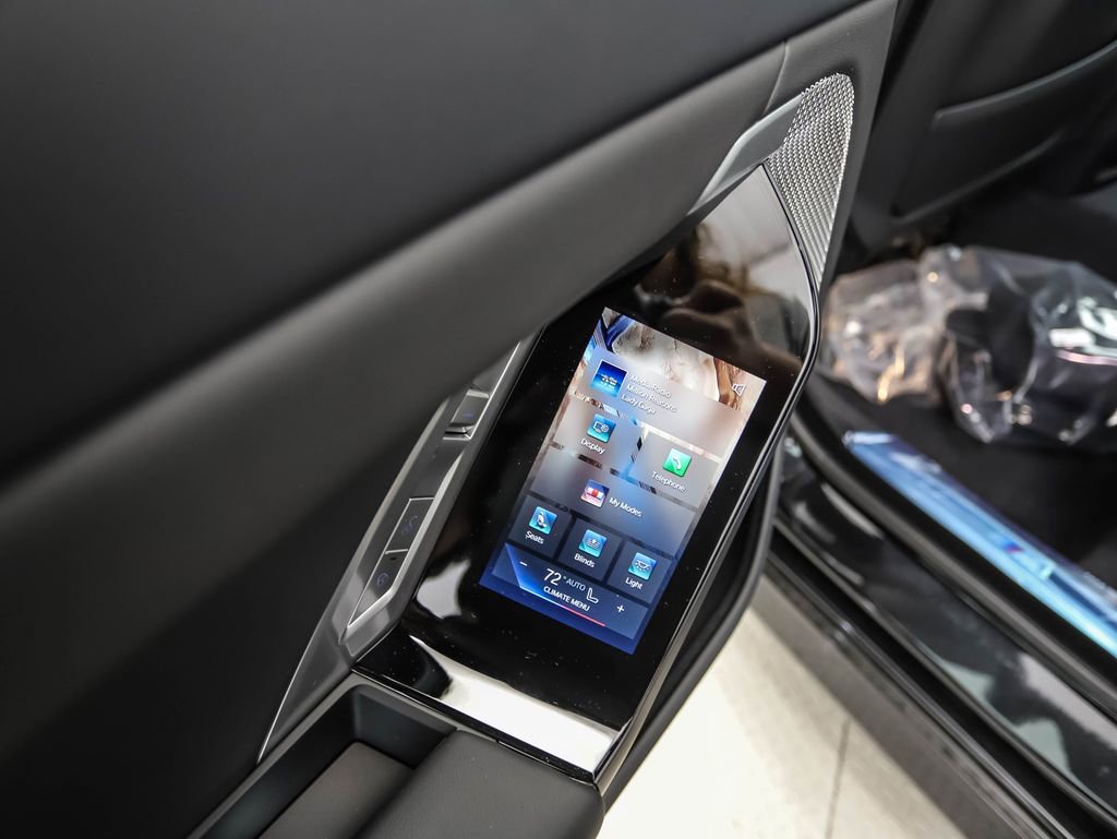 New 2025 BMW i7 xDrive60 image 24