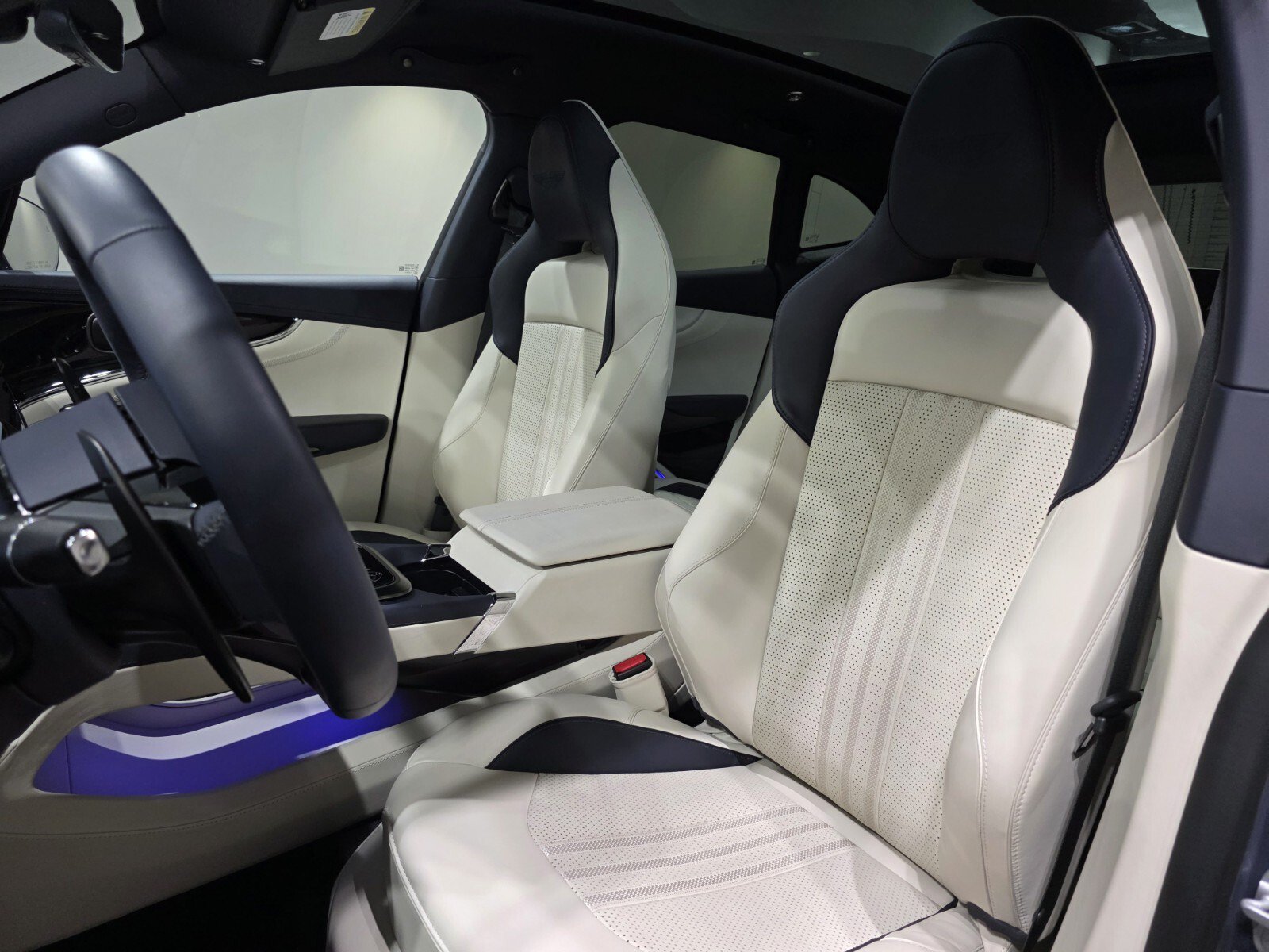 Used 2025 Aston Martin DBX 707 AWD/4WD image 12