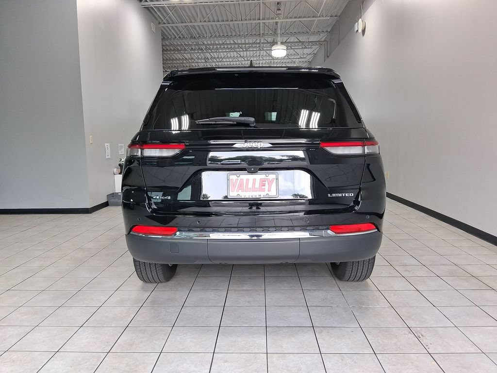 Used 2023 Jeep Grand Cherokee Limited AWD/4WD image 6