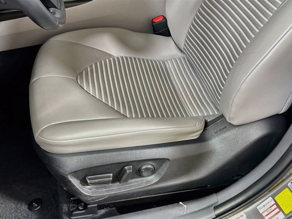 Used 2022 Toyota Camry SE FWD image 23