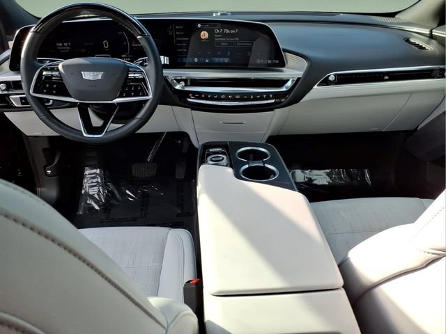 Used 2024 Cadillac Lyriq Luxury AWD/4WD image 14