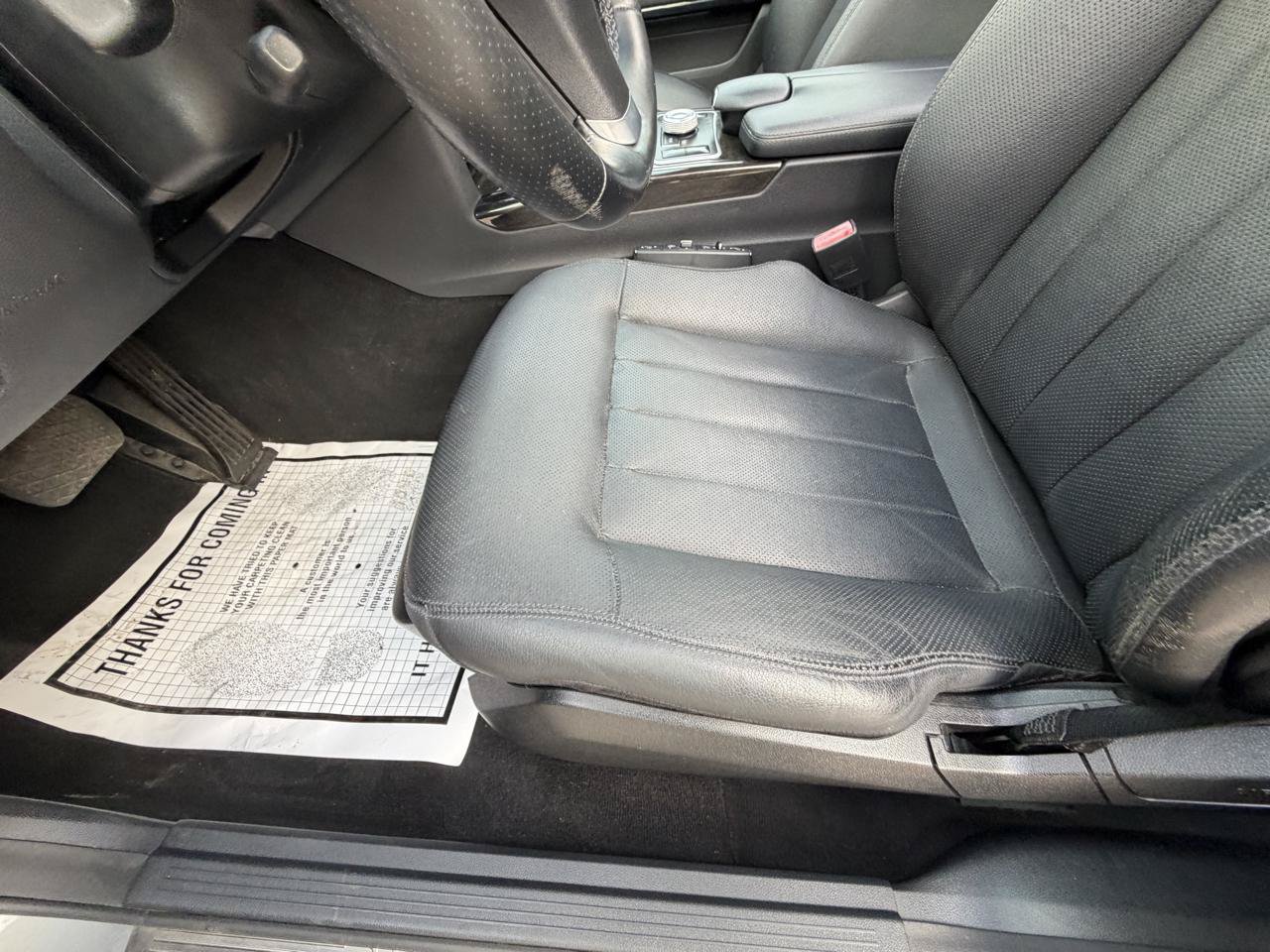 Used 2010 Mercedes-Benz E 550 Sedan image 29