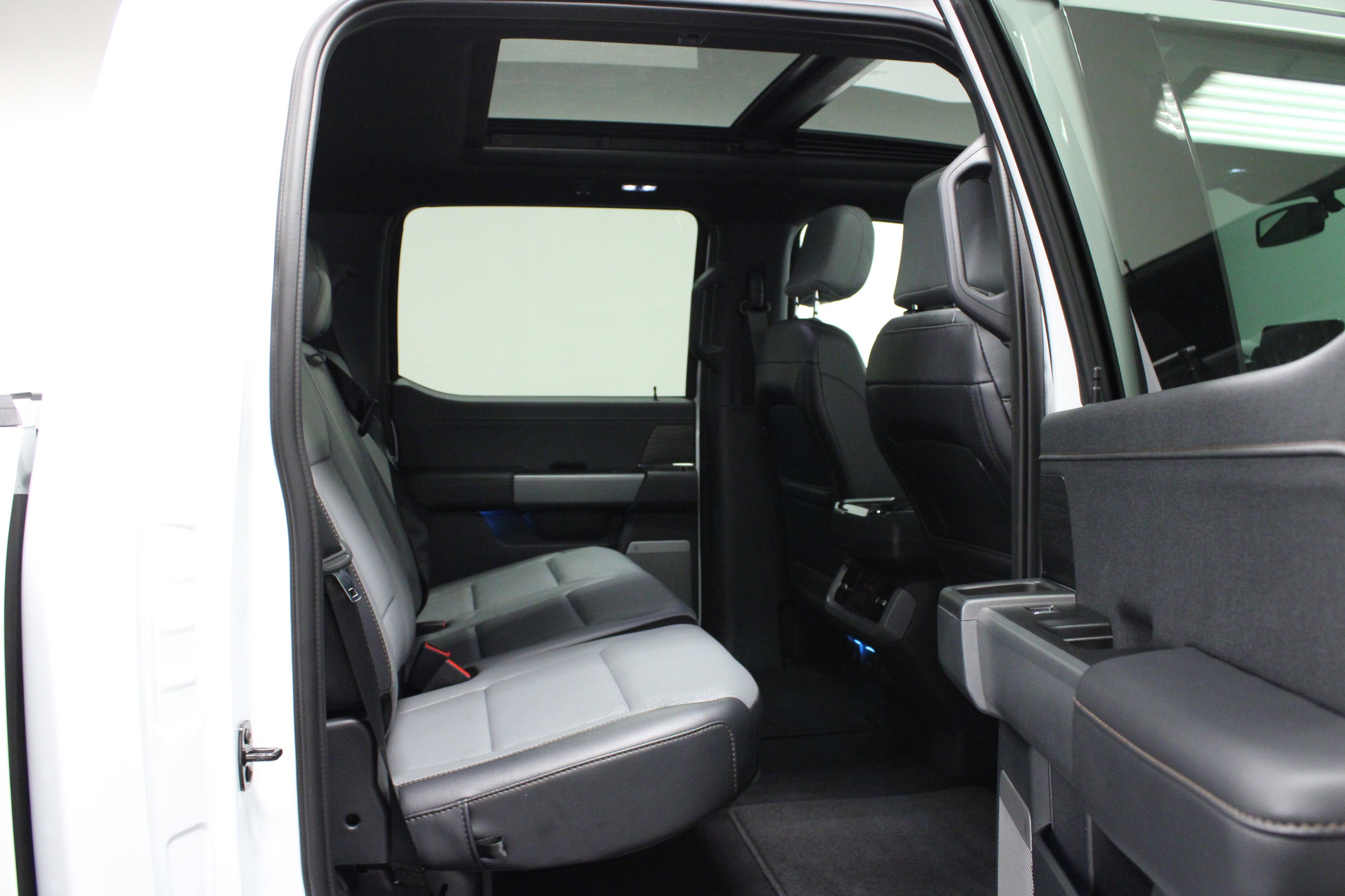 Used 2024 Ford F150 Lightning Lariat image 15