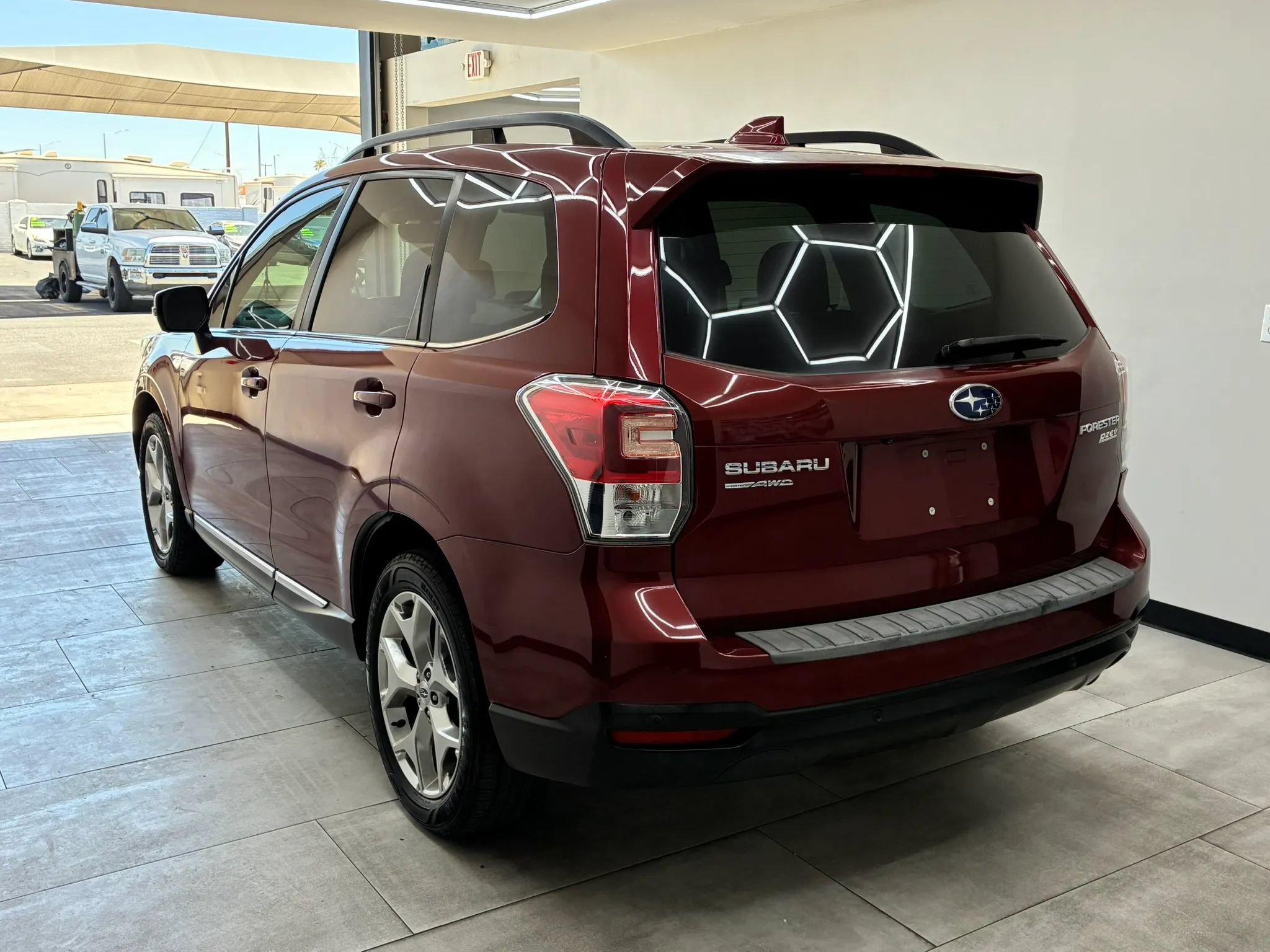 Used 2017 Subaru Forester 2.5i Touring AWD/4WD image 4