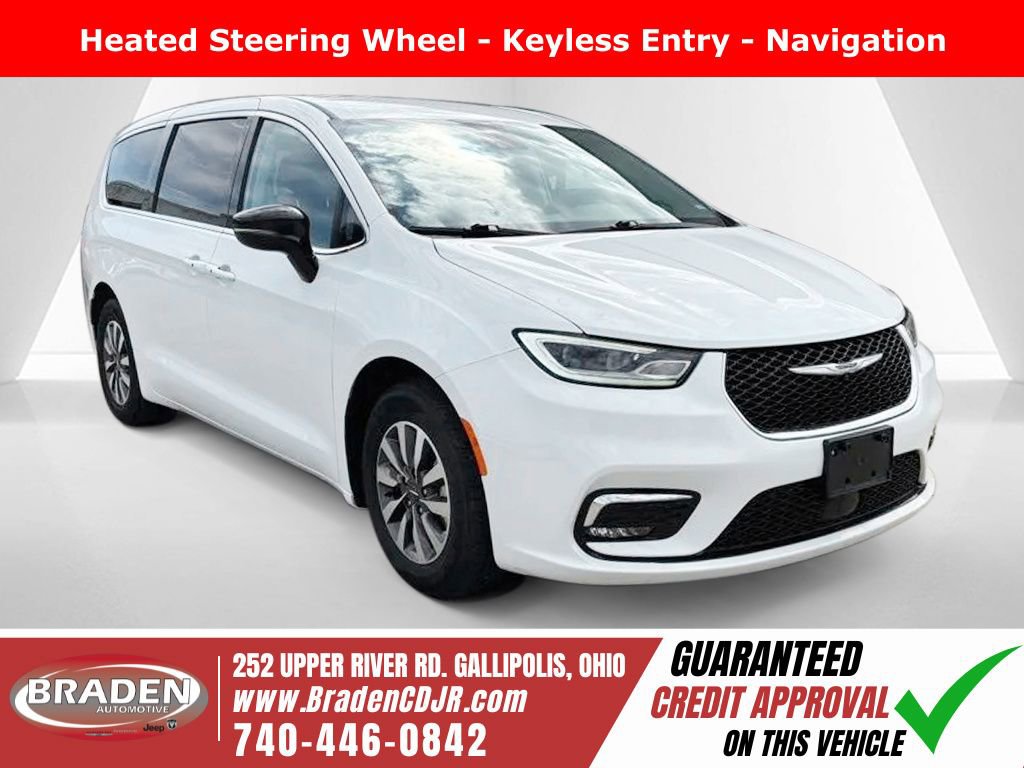 Used 2024 Chrysler Pacifica Limited FWD image 1