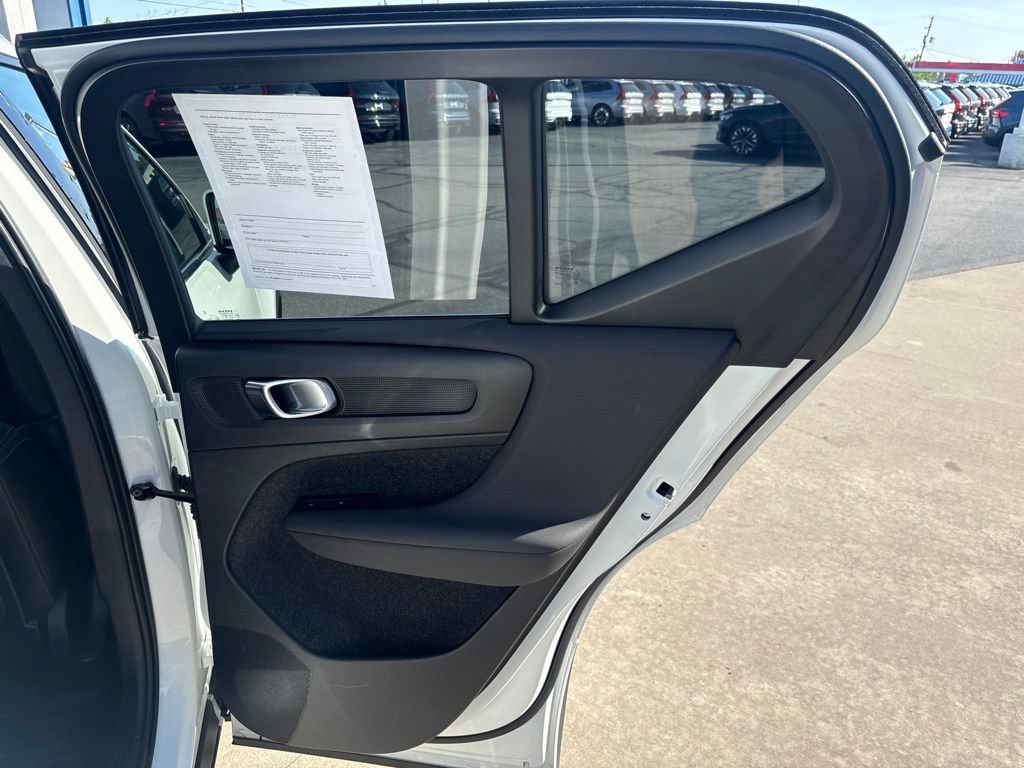 Certified 2024 Volvo XC40 B5 Plus w/ Protection Package Premier AWD/4WD image 37