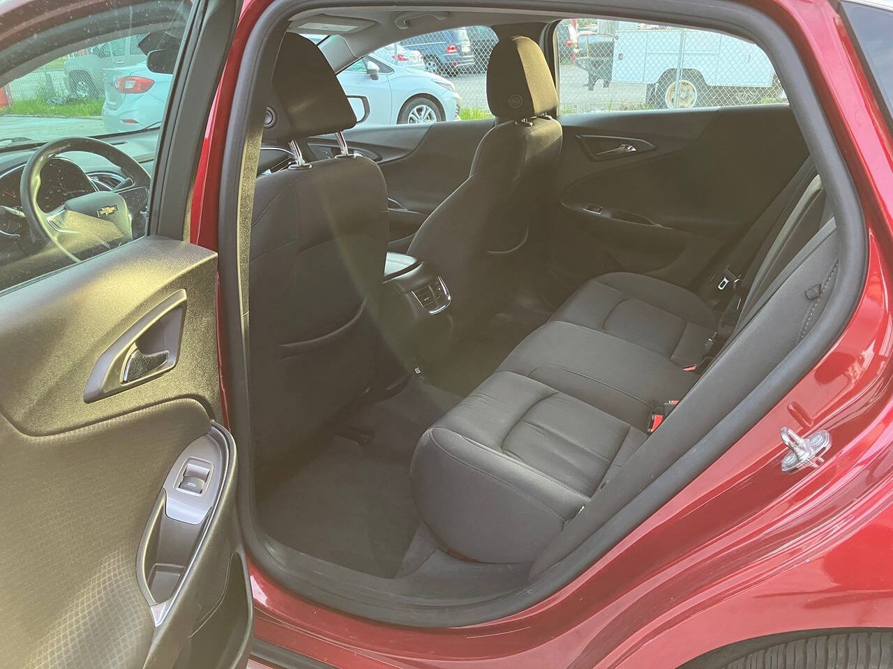 Used 2018 Chevrolet Malibu LT FWD image 6