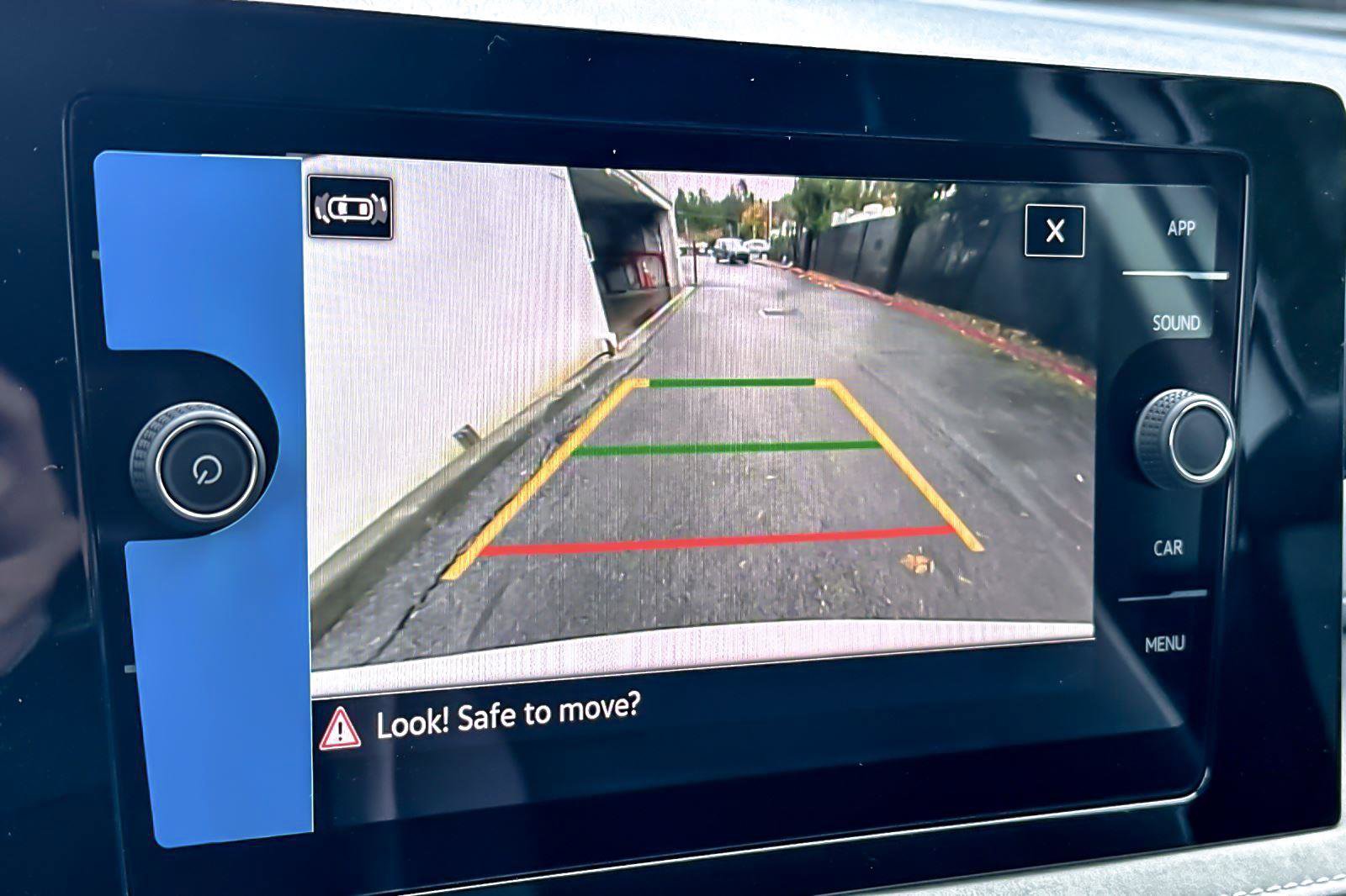 New 2026 Volkswagen Taos SE image 18