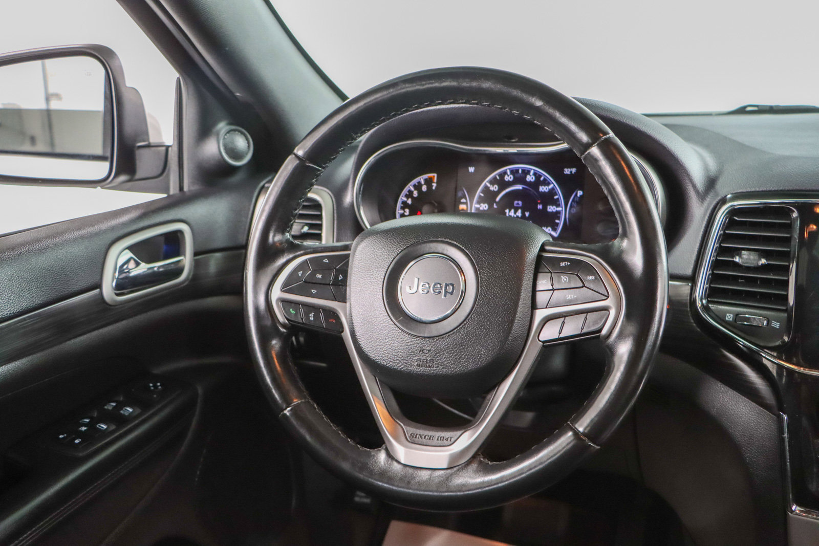 Used 2020 Jeep Grand Cherokee Altitude image 12