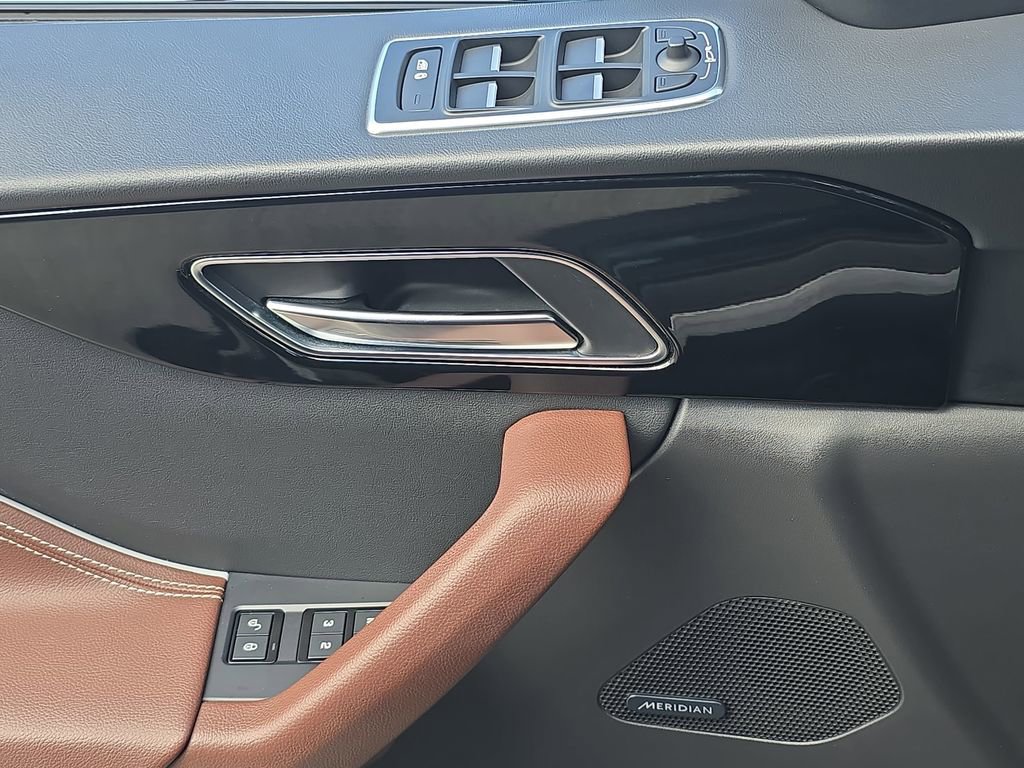 Used 2018 Jaguar F-PACE S image 31
